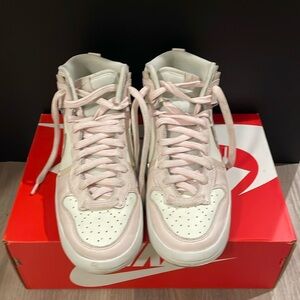 Women’s Nike dunk high top, size 8